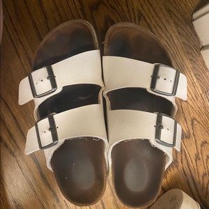 BIRKENSTOCKS SIZE 7.5